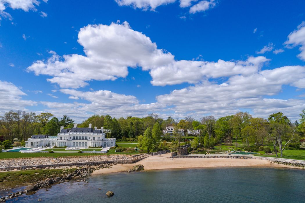 569 Indian Field Road, Greenwich, CT 06830 Sotheby's International Realty, Inc.