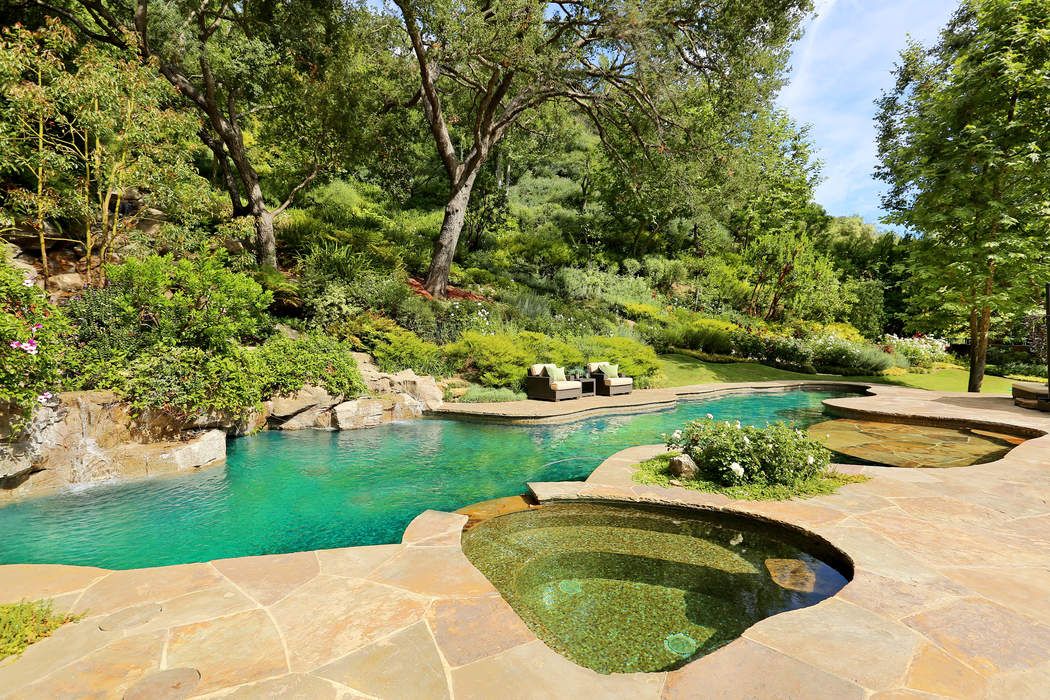 1262 Moraga Drive, Los Angeles, CA 90049 Sotheby's International