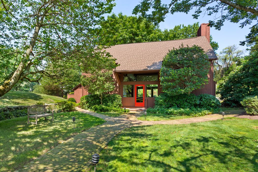 522 West Lyon Farm Drive, Greenwich, CT 06831 Sotheby's International