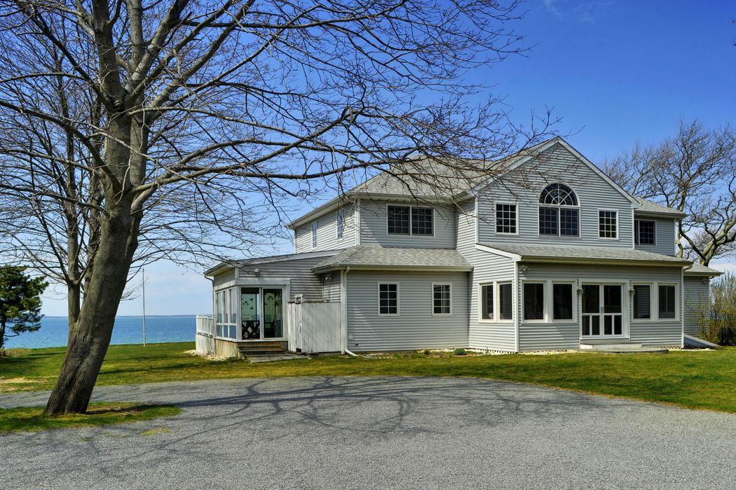 25 Peconic Avenue, Sag Harbor, NY 11963 Sotheby's International Realty, Inc.