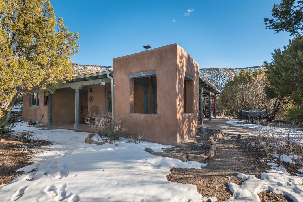 90 Cerrito De Baca Road, Ojo Caliente, NM 87549 Sotheby's