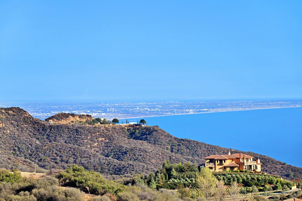 2400 Tuna Canyon Road, Topanga, CA 90290 Sotheby's International