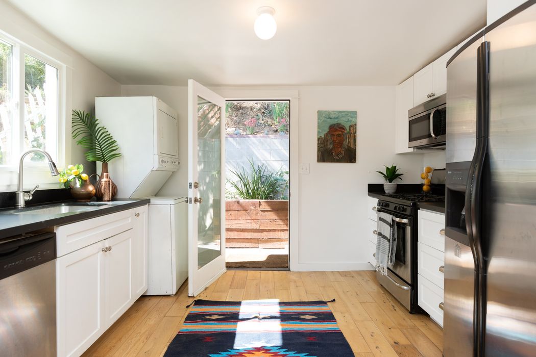 915 Palm View Drive Los Angeles, CA 90042