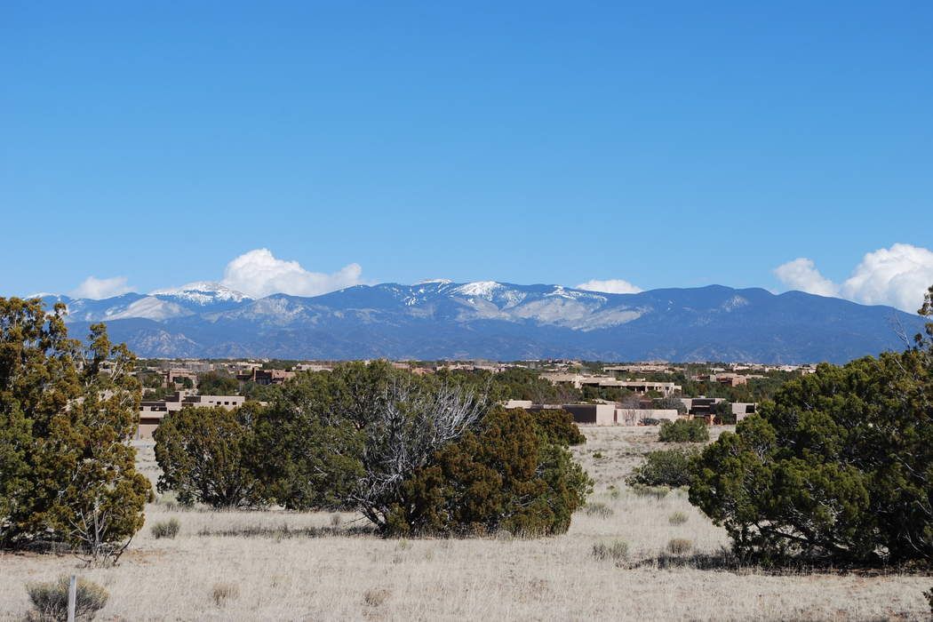 121 Paseo Aragon, Santa Fe, NM 87506 Sotheby's International Realty, Inc.