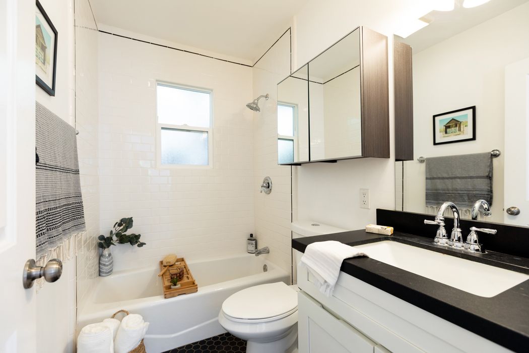 915 Palm View Drive Los Angeles, CA 90042