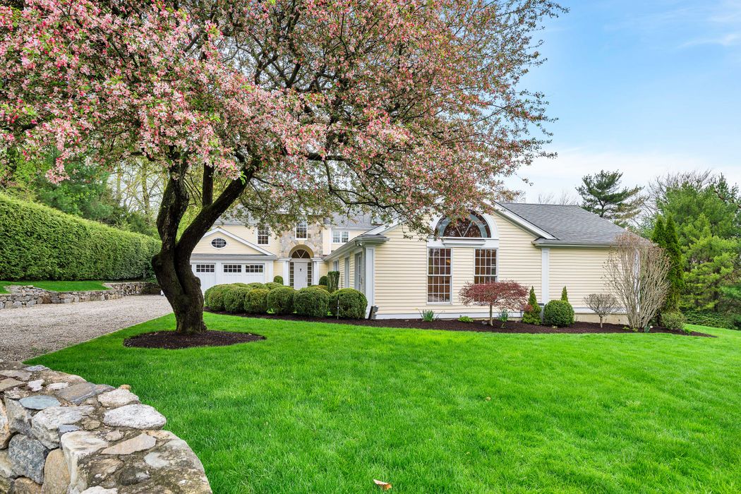 21 Fox Hill Lane, Darien, CT 06820 Sotheby's International Realty, Inc.