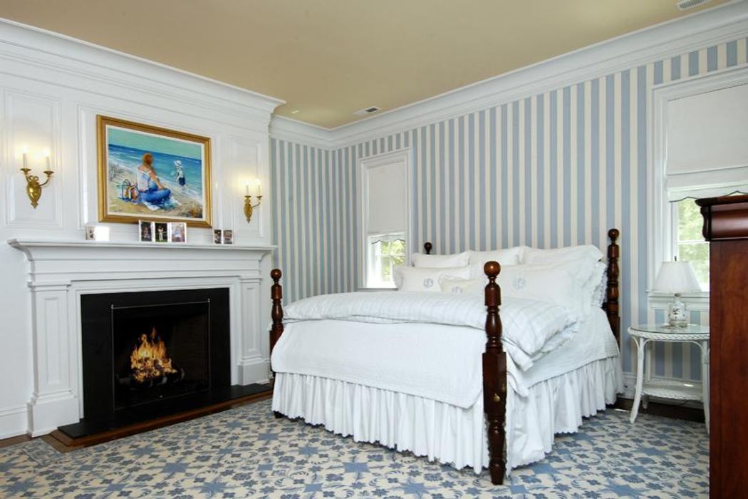 18 Edson Lane, Greenwich, CT 06830 Sotheby's International Realty, Inc.