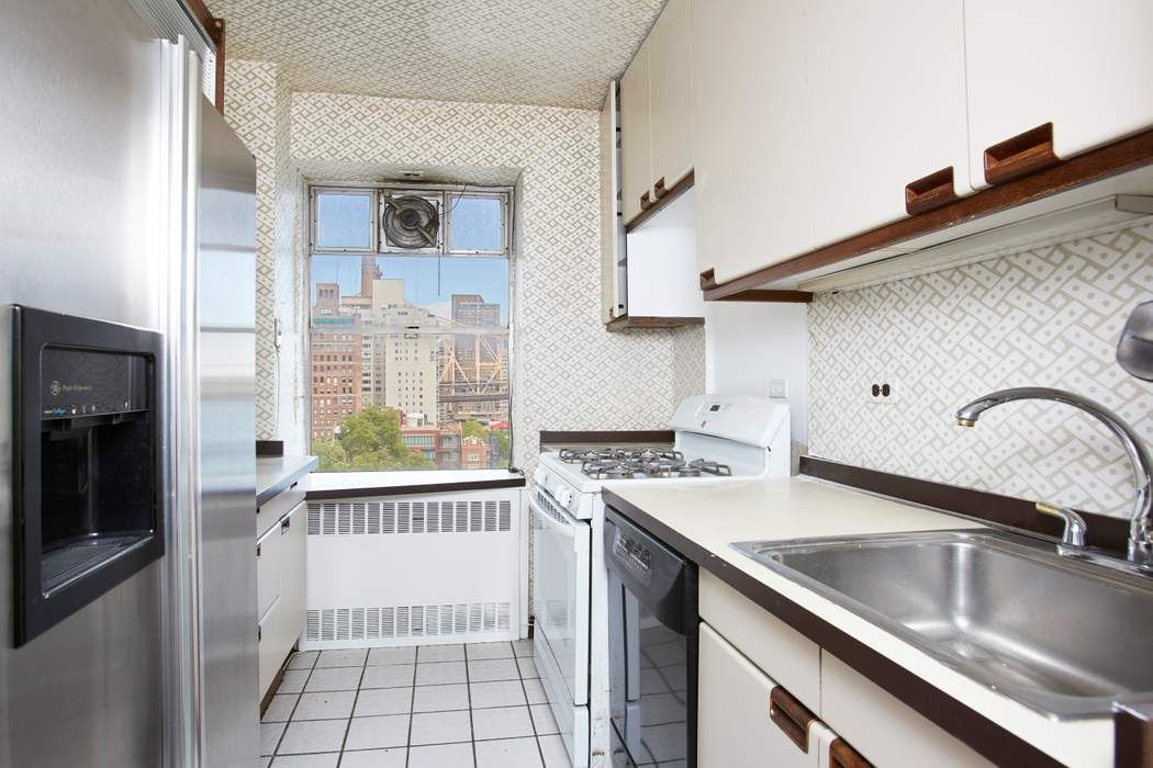 25 Sutton Place South 14E, New York, NY 10022