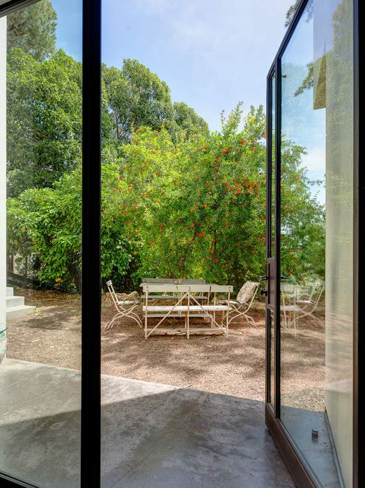 1942 Lemoyne Street, Los Angeles, CA 90026 Sotheby's International