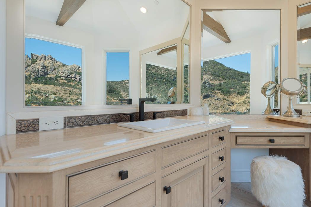 2102 Trentham Road, Lake Sherwood, CA 91361 Sotheby's International