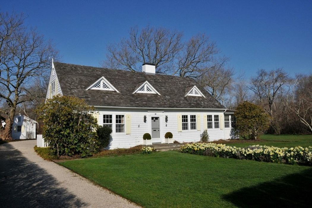 East Hampton Cottage in Great Location East Hampton, NY 11937 Sotheby