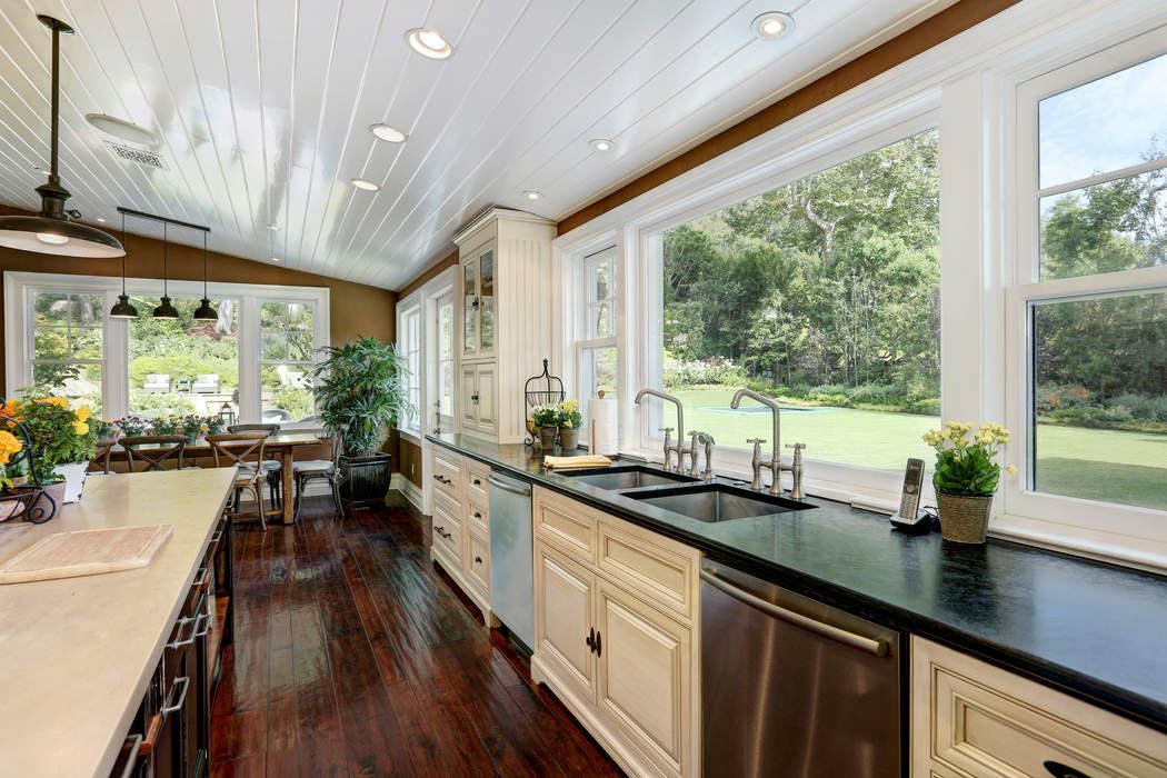 1262 Moraga Drive, Los Angeles, CA 90049 Sotheby's International