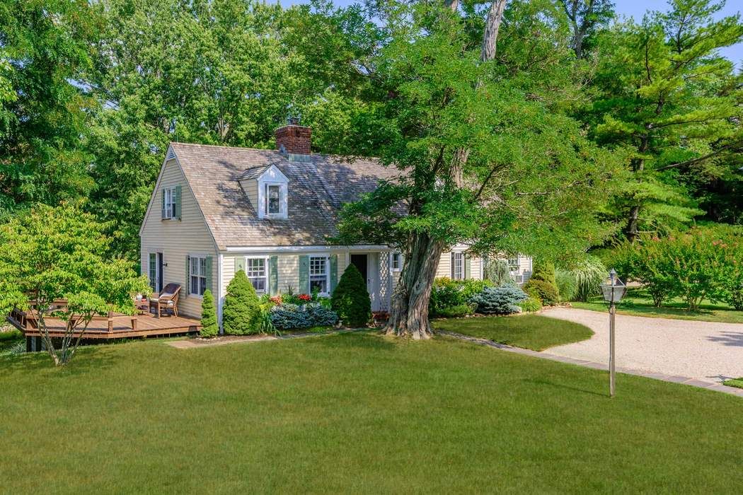 27 Shore Road, Shelter Island, NY 11965 Sotheby's International