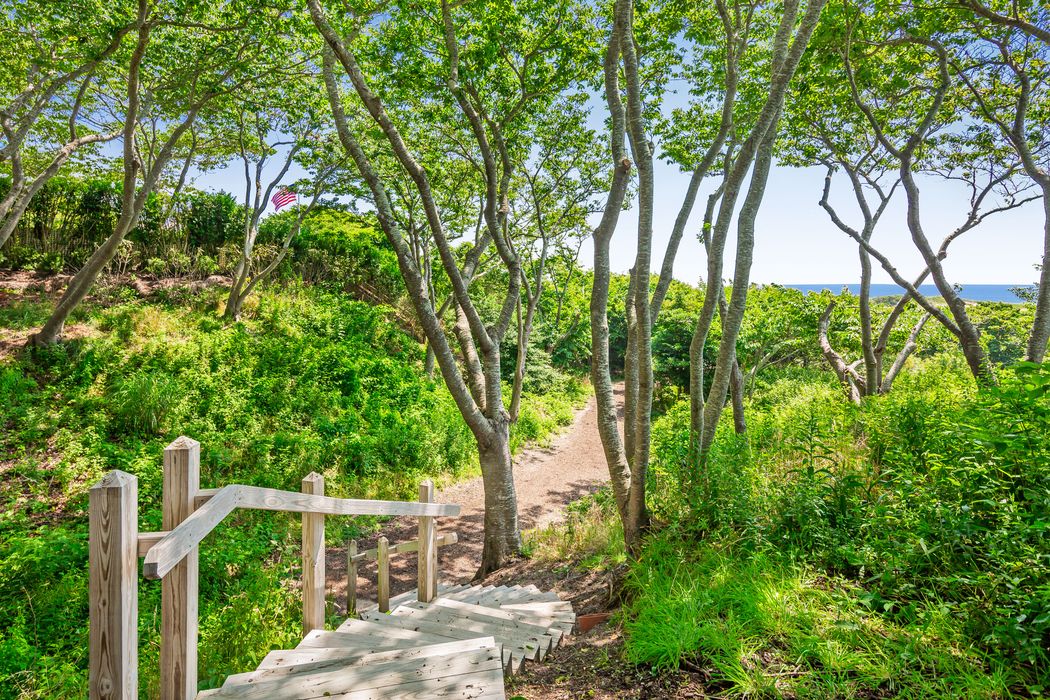 32 Windmill Lane, East Hampton, NY 11937 Sotheby's International