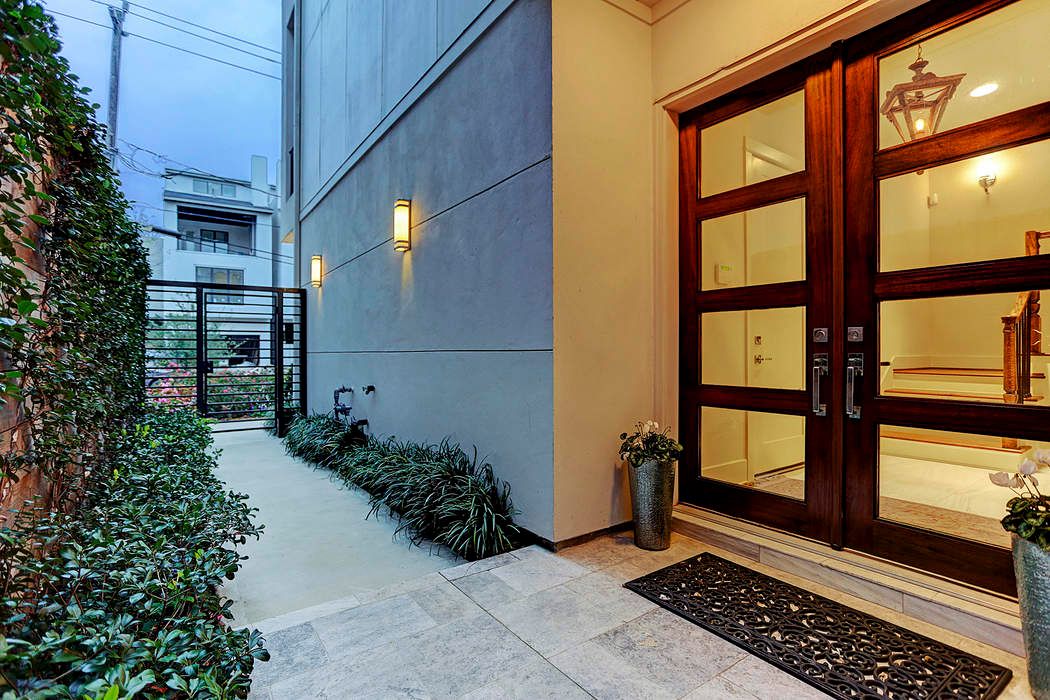 1526 Vermont Street Houston Tx 77006 Sotheby S International