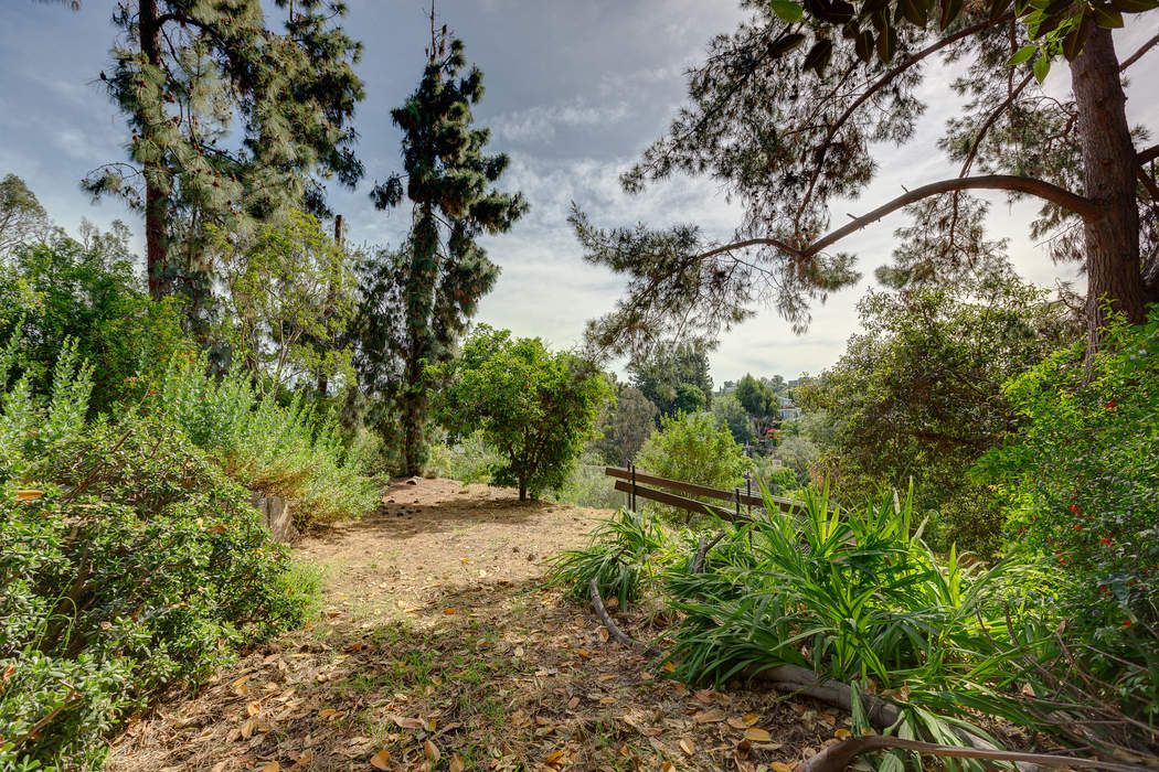 1942 Lemoyne Street, Los Angeles, CA 90026 Sotheby's International