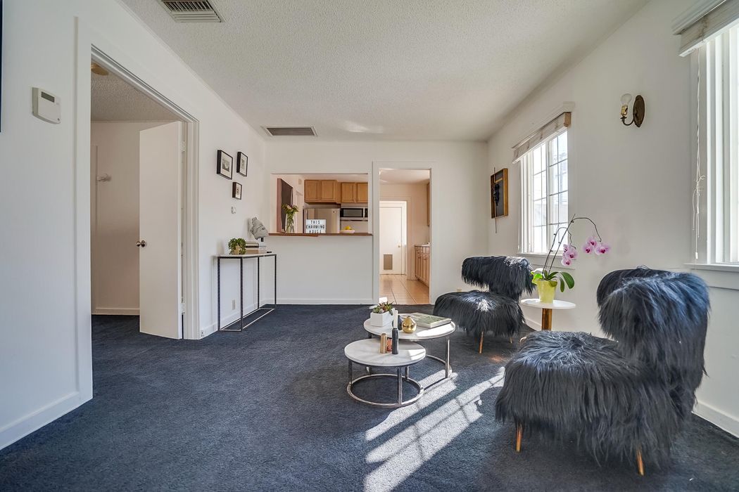 2134 El Sereno Avenue Altadena, CA 91001