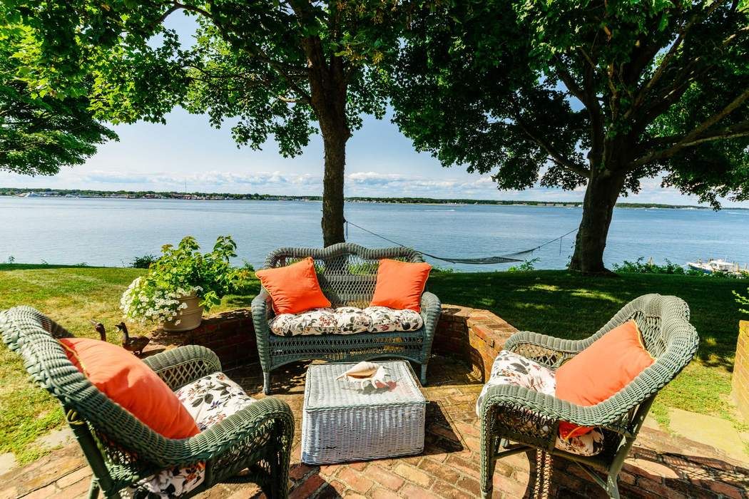 27 Shore Road, Shelter Island, NY 11965 Sotheby's International