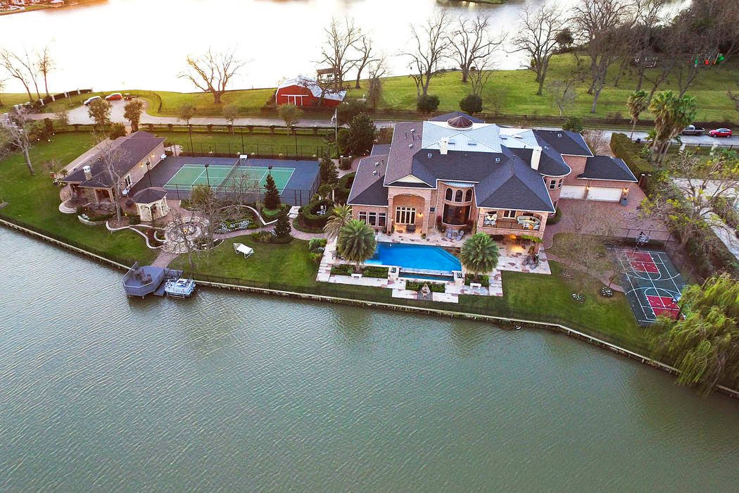 7 Paradise Point, Sugar Land, TX 77478 Martha Turner Sotheby's