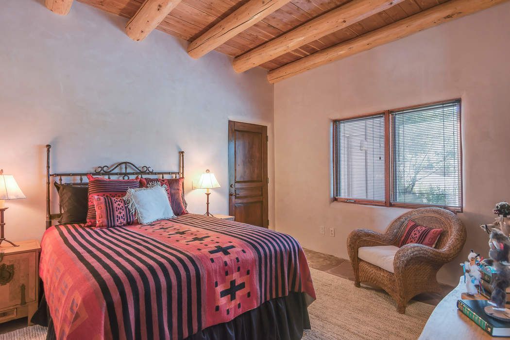 1062 Sierra Del Norte, Santa Fe, NM 87501 Sotheby's International