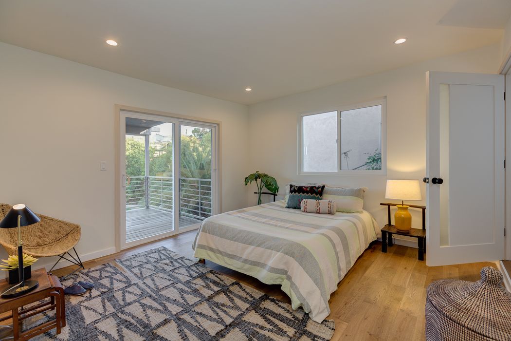 1042 Olancha Drive, Los Angeles, CA 90065 Sotheby's International Realty, Inc.