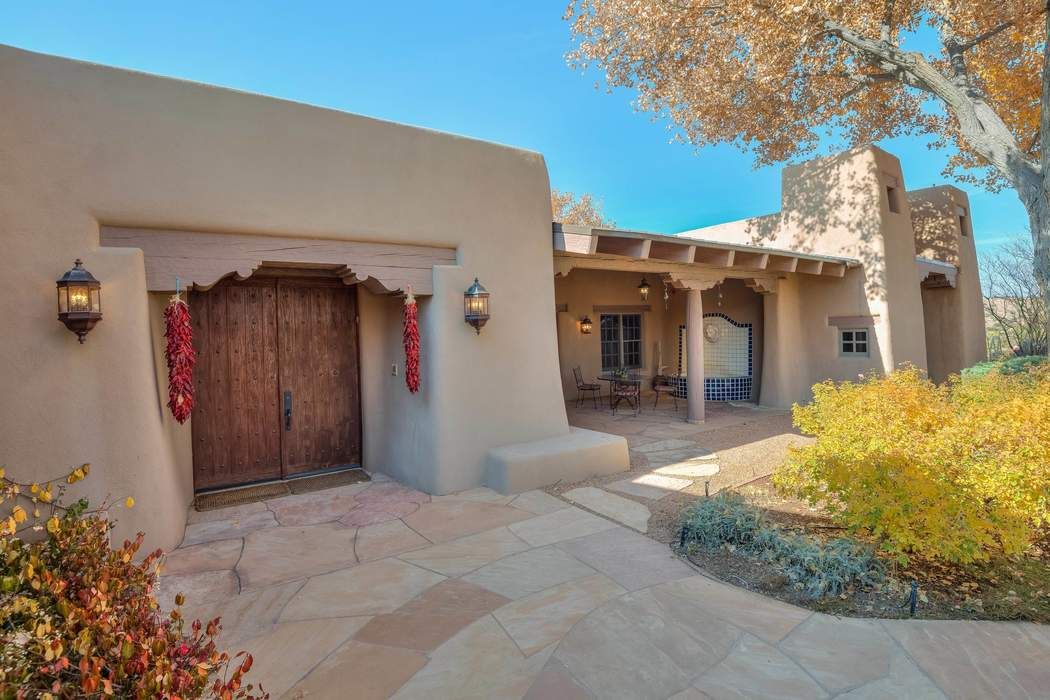 22 Vuelta Chamisa, Santa Fe, NM 87506 Sotheby's International Realty, Inc.