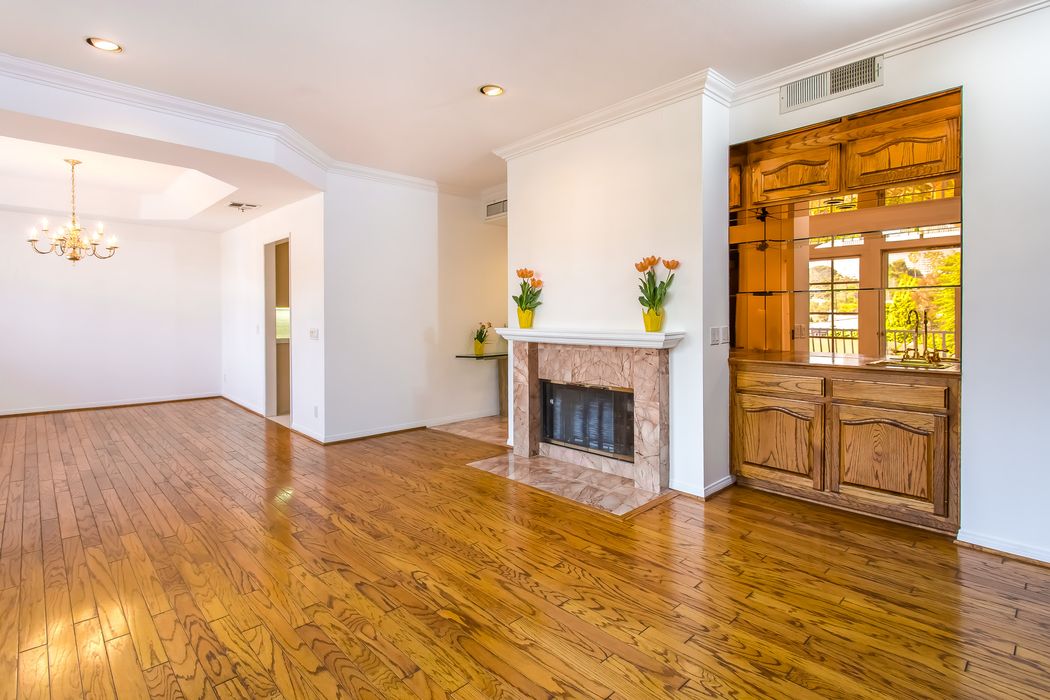 2025 South Beverly Glen Boulevard Unit 3d, Los Angeles, CA 90035
