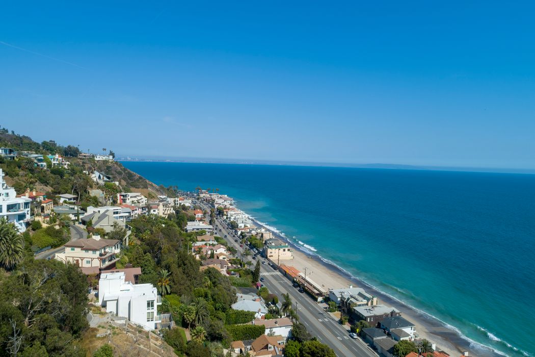 21577 Rambla Vista, Malibu, CA 90265 | Sotheby's International Realty, Inc.