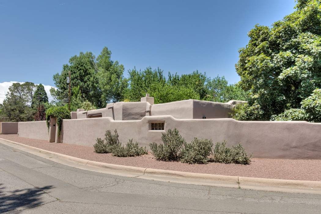 522 Calle Corvo, Santa Fe, NM 87501 Sotheby's International Realty, Inc.