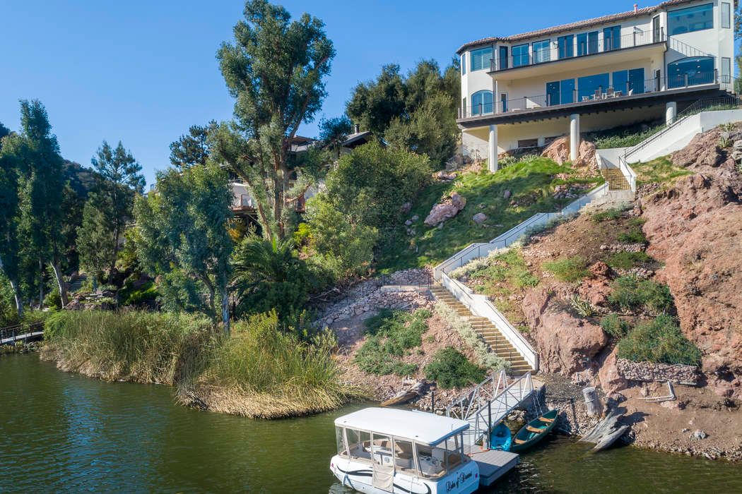 2102 Trentham Road, Lake Sherwood, CA 91361 Sotheby's International