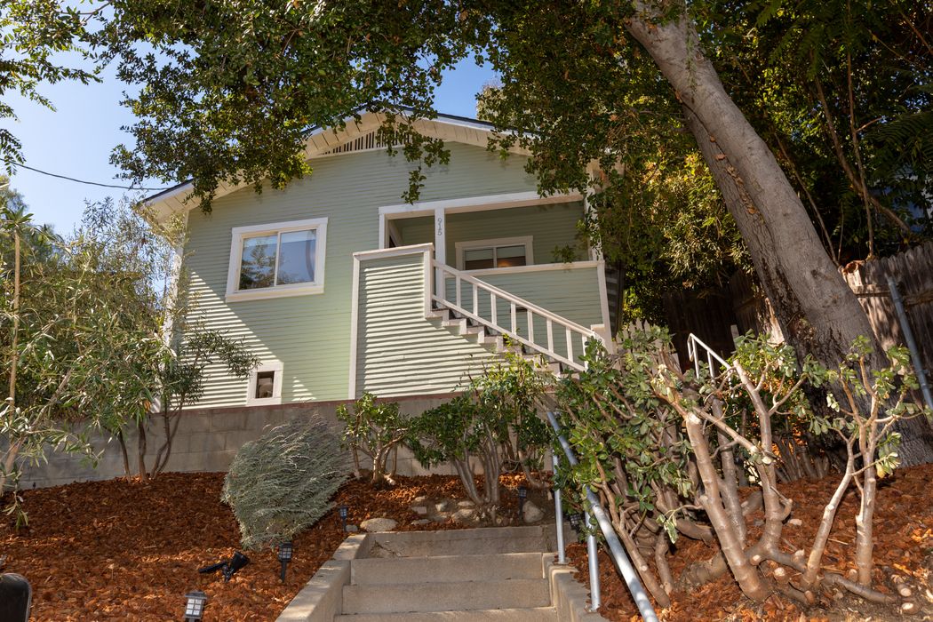 915 Palm View Drive Los Angeles, CA 90042