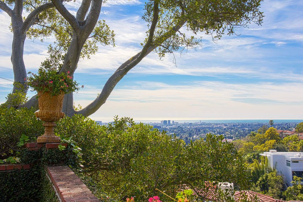 1500 Seabright Place, Beverly Hills, CA 90210 Sotheby's International
