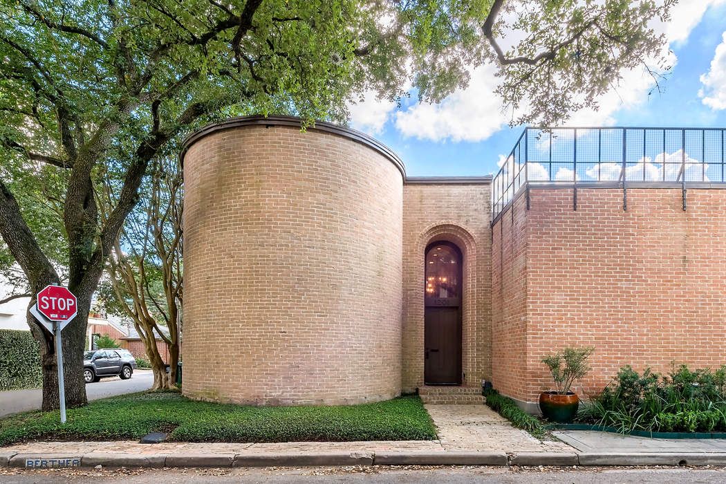 1201 Berthea Street, Houston, TX 77006 Martha Turner Sotheby's