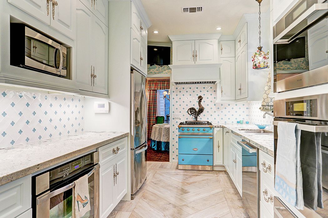 2111 Fulham Court Houston Tx 77063 Martha Turner Sotheby S Another View Of Outstanding Custom Kitchen