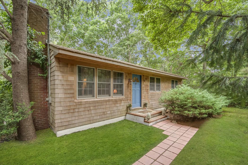36 Gardiner Lane, East Hampton, NY 11937 Sotheby's International