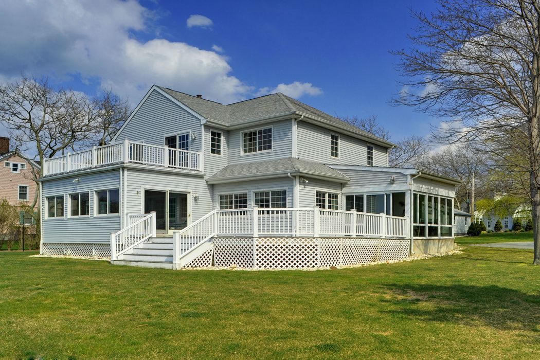 25 Peconic Avenue, Sag Harbor, NY 11963 Sotheby's International