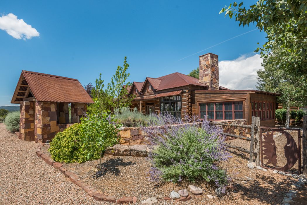 12 Via Estancia, Santa Fe, NM 87506 Sotheby's International Realty, Inc.