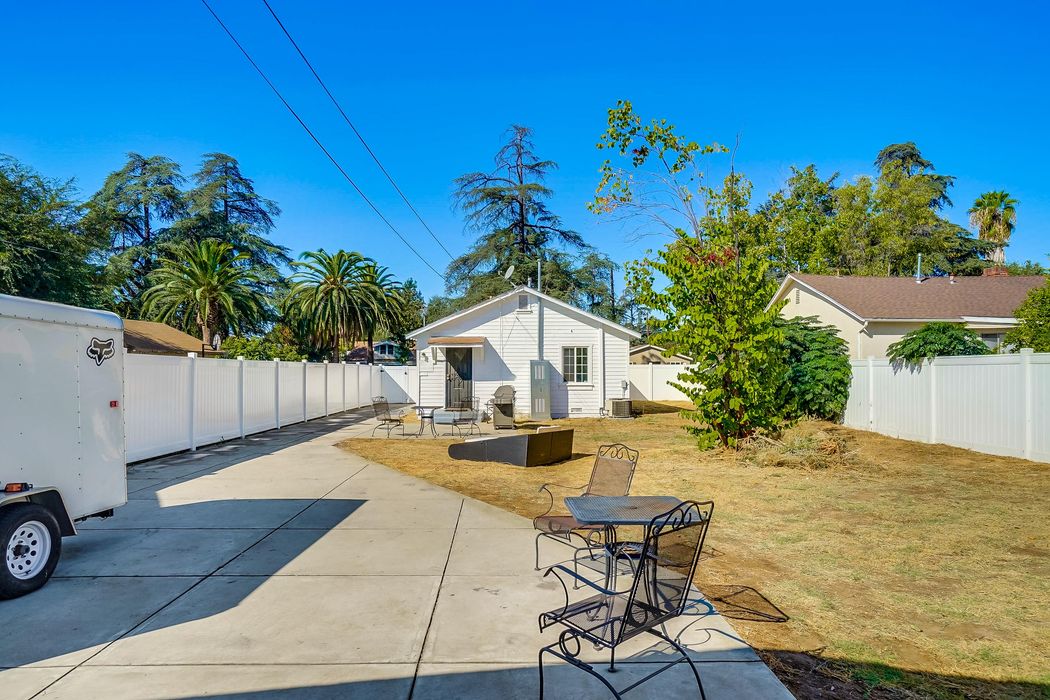 2134 El Sereno Avenue Altadena, CA 91001
