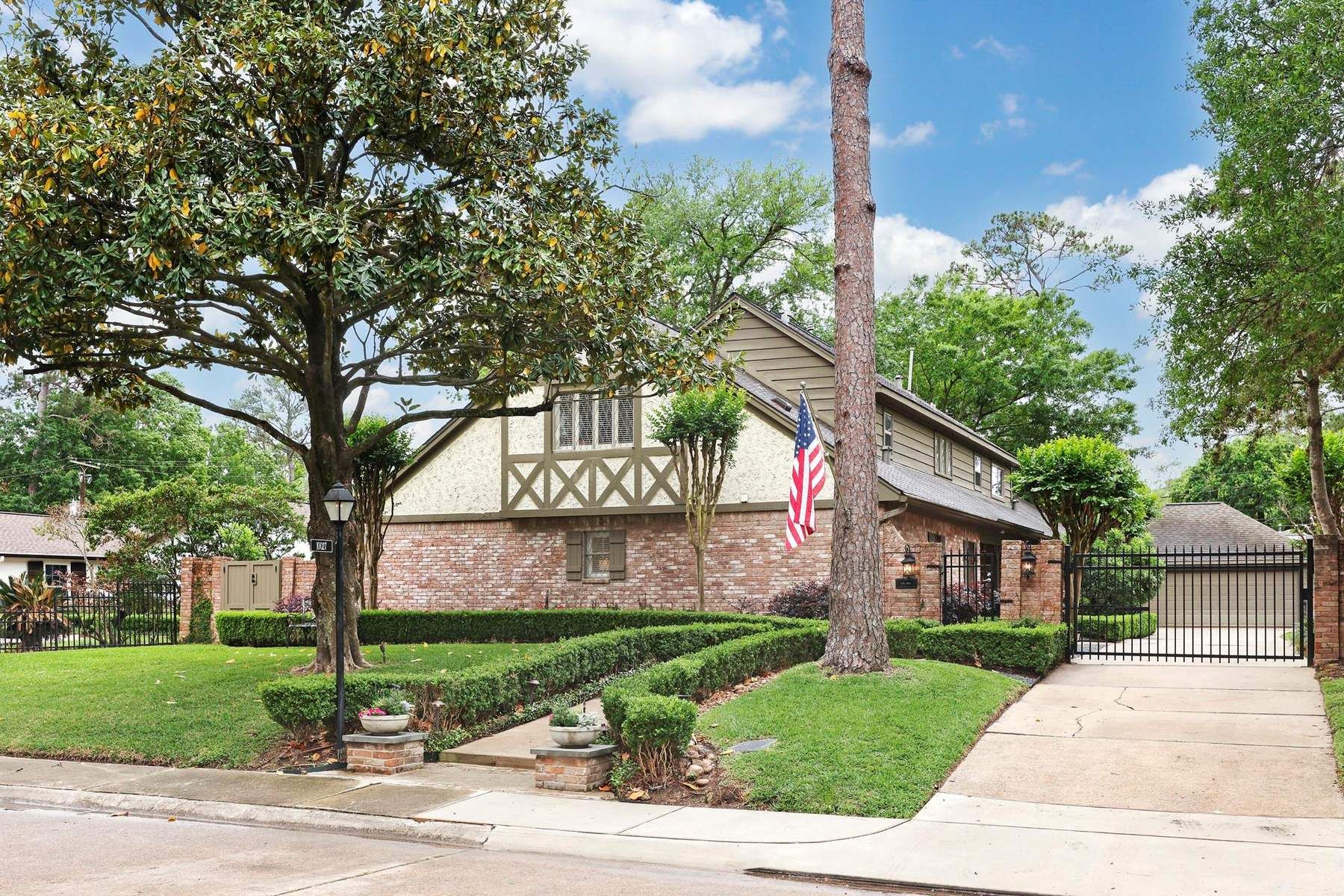 10027 Briar Drive, Houston, TX 77042