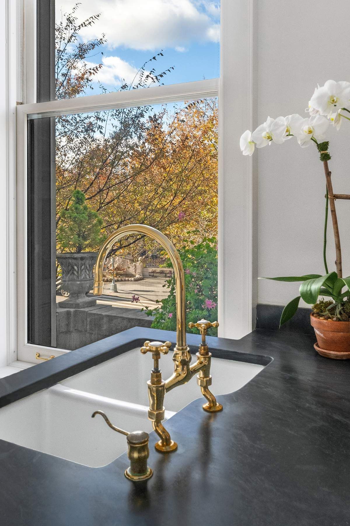 41 Riverside Drive, New York, NY 10023