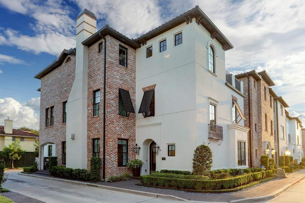 12 Southside Circle, Houston, TX 77025