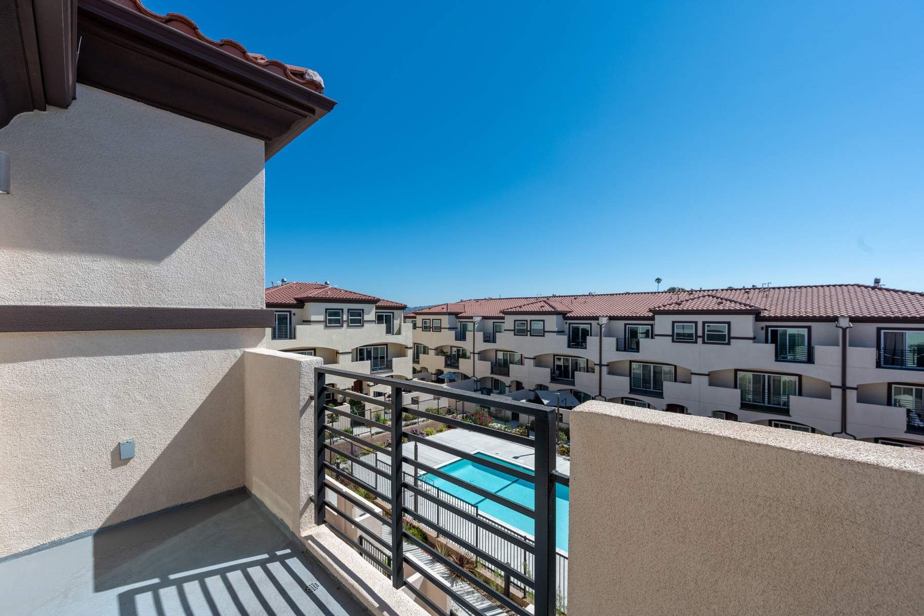 906 Warwick Avenue, Thousand Oaks, CA 91360