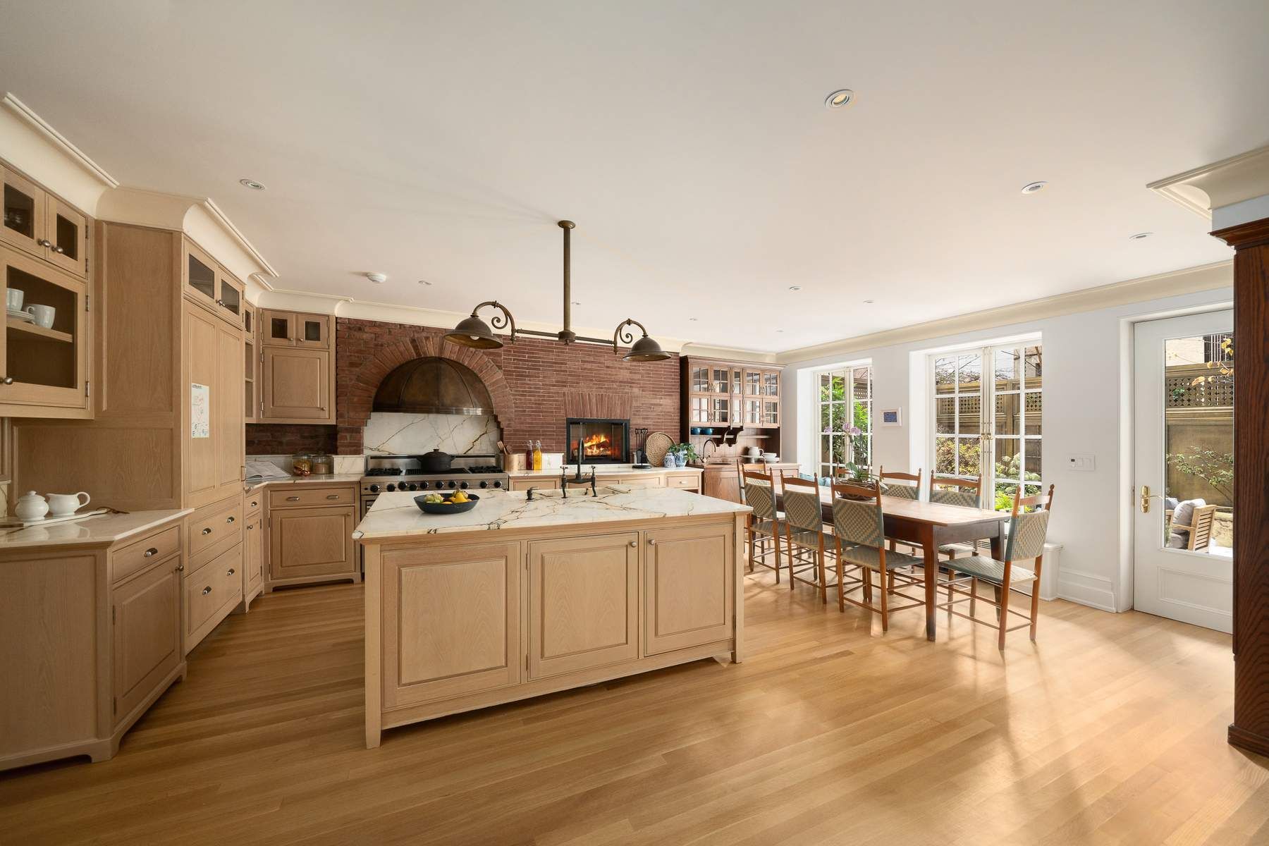 41 Riverside Drive, New York, NY 10023