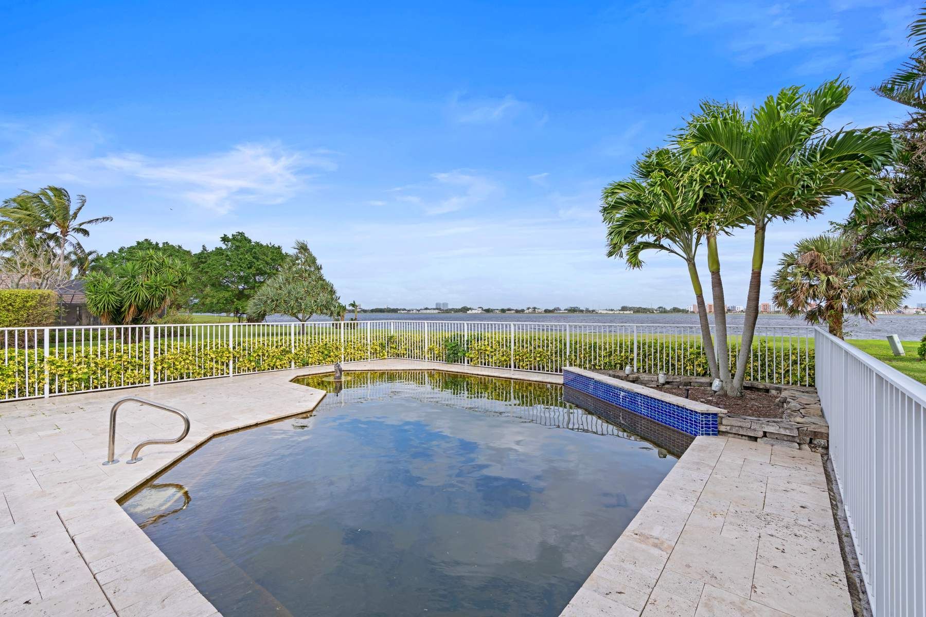 10 Firestone Circle, West Palm Beach, FL 33401