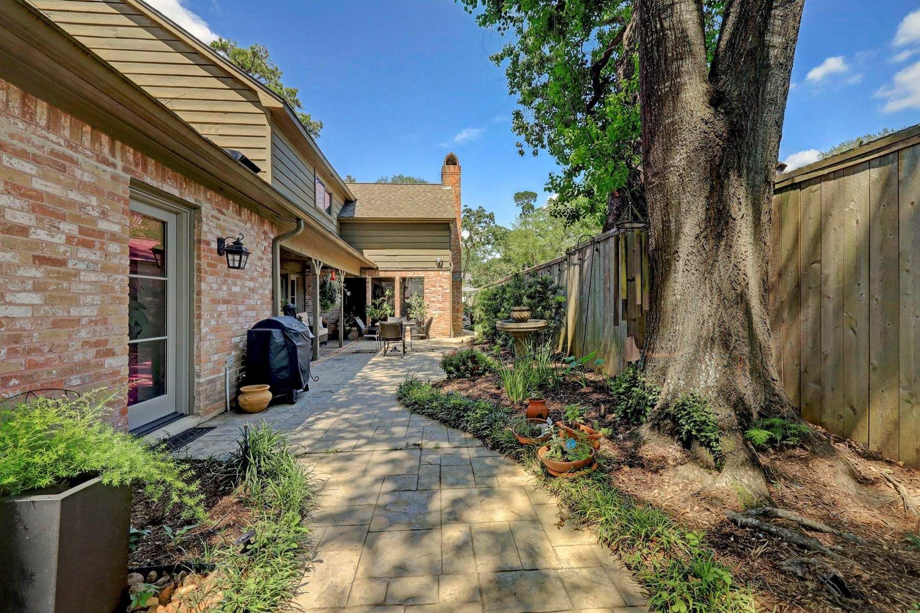 10027 Briar Drive, Houston, TX 77042