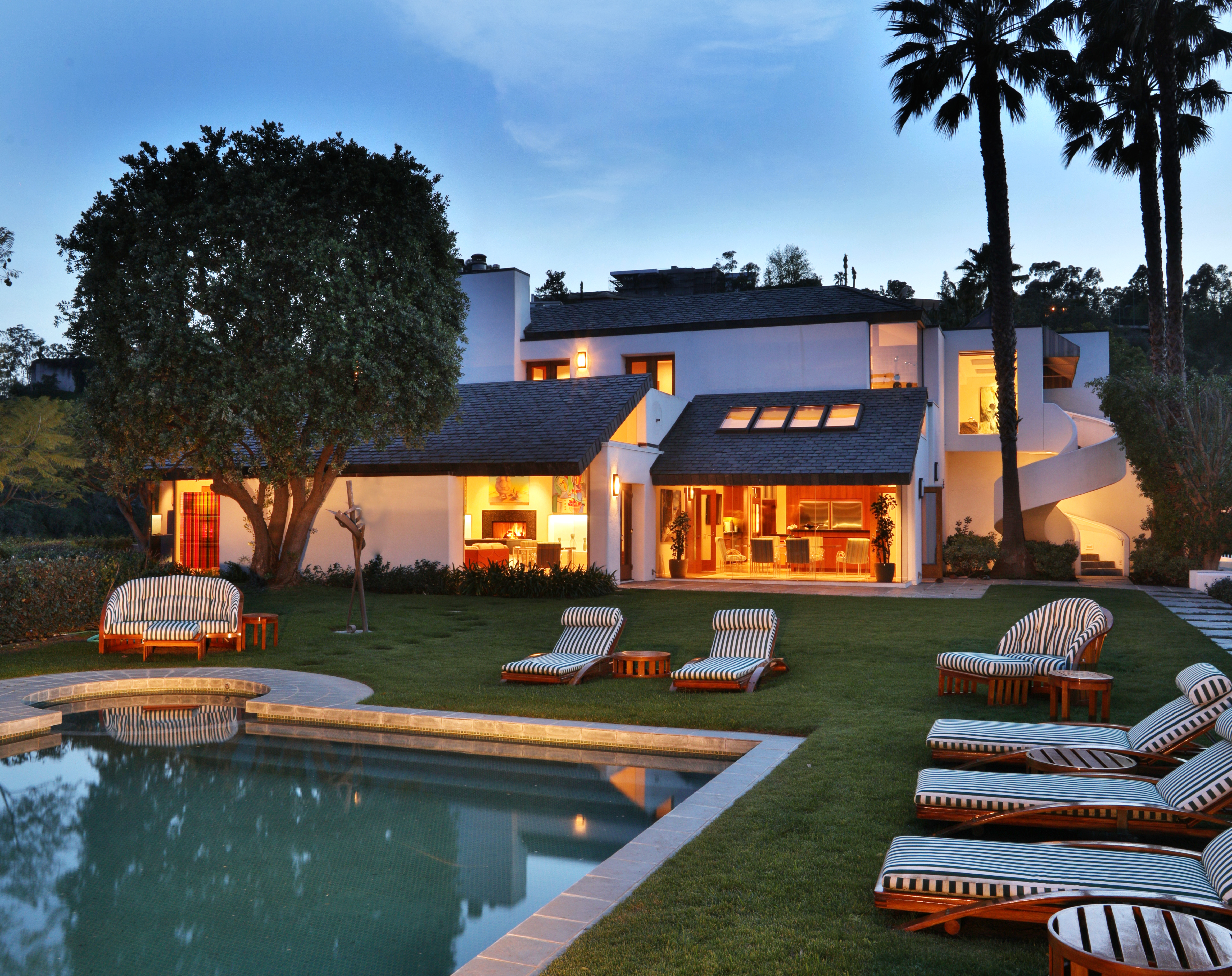 10690 Somma Way Los Angeles, California, United States – Luxury Home