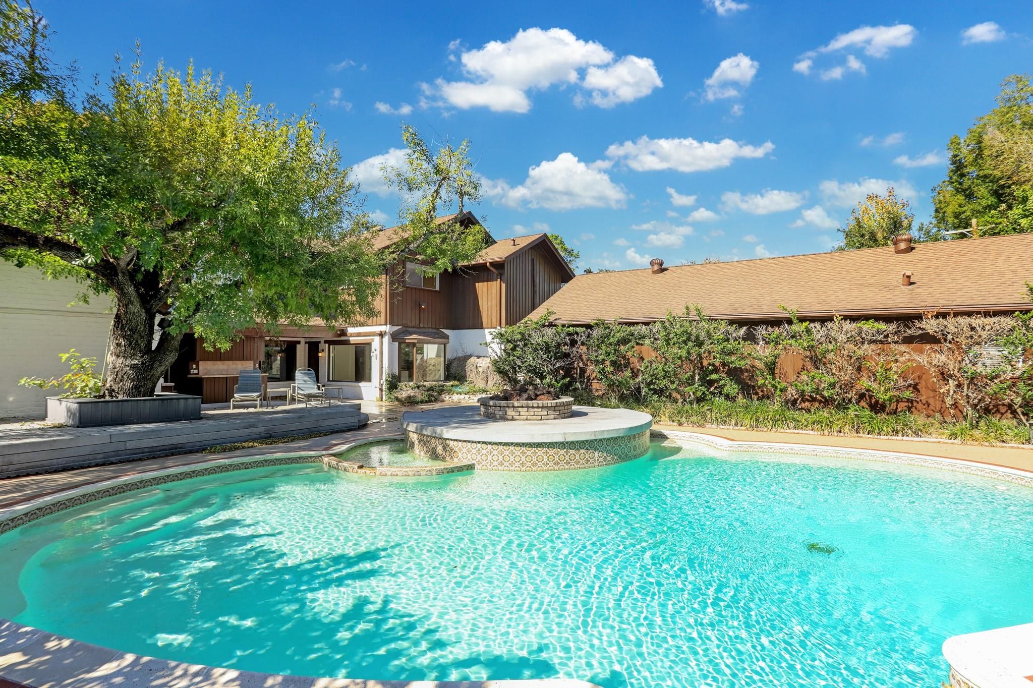 546 Stoneleigh Drive, Houston, TX 77079