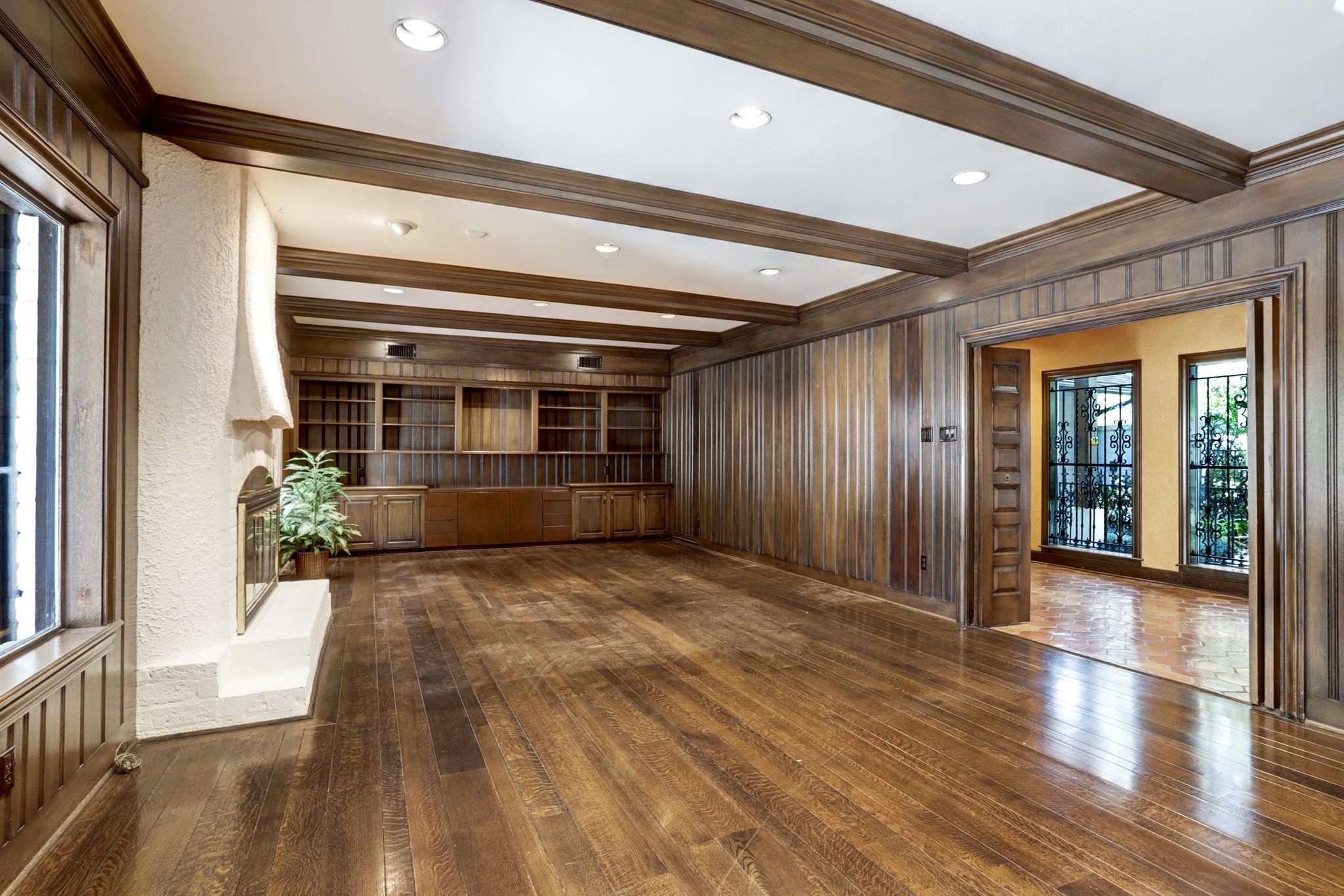 546 Stoneleigh Drive, Houston, TX 77079