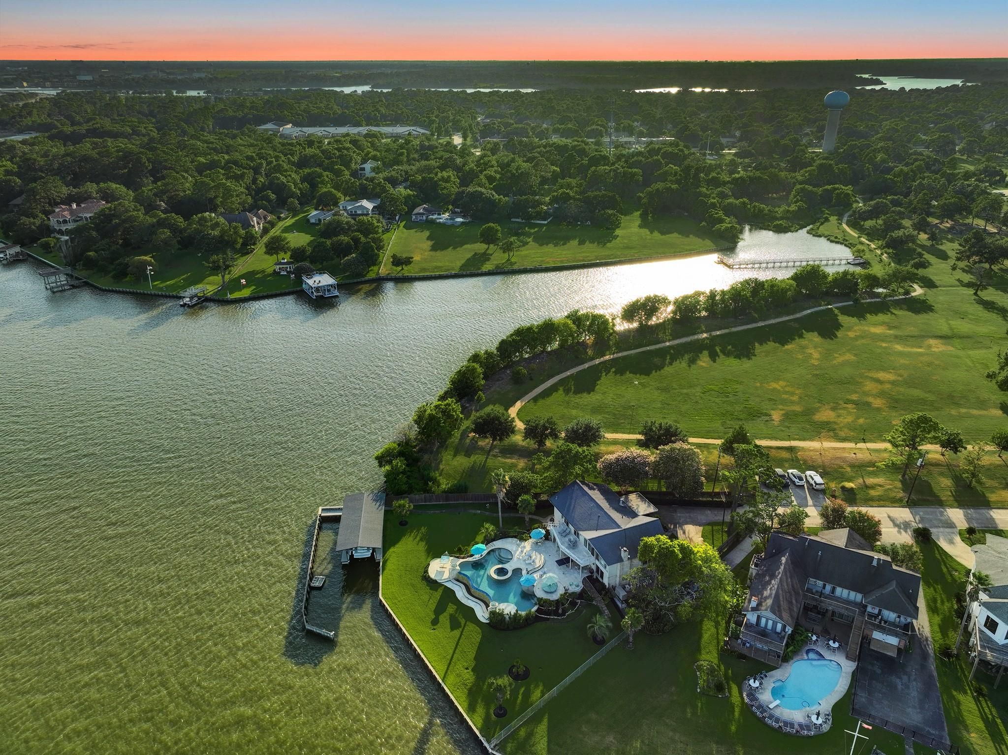 602 Shorewood Drive, Taylor Lake Village, TX 77586